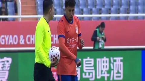 大乐透期号专家推荐：质合分析前区十码，红星对抗拜仁数据对比