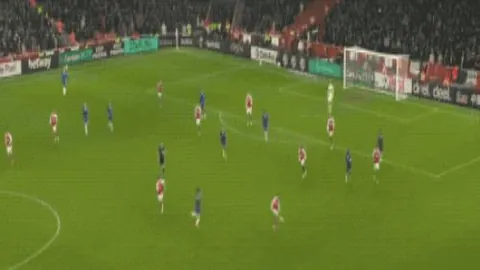 “曼联前主帅预测：安东尼恐离队，回归或面临新挑战”